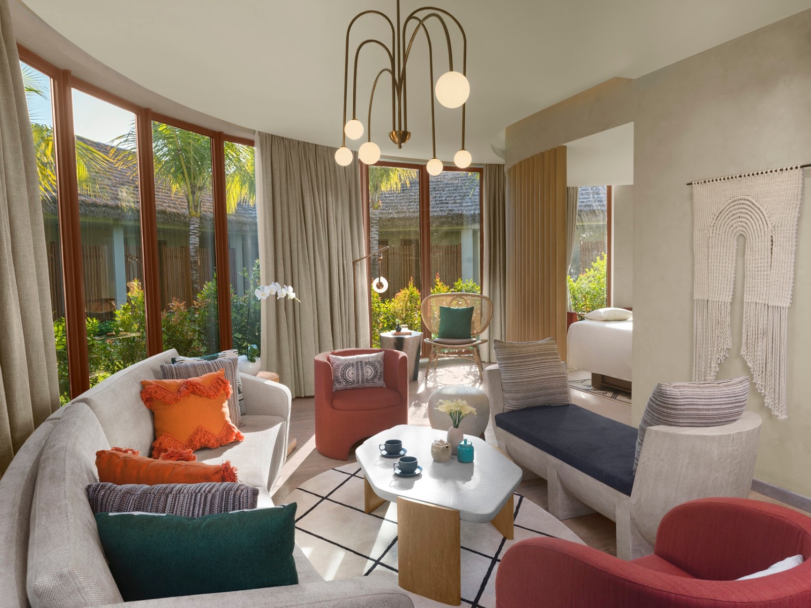 Phòng khách ấm cúng tại Grand Pool Villa