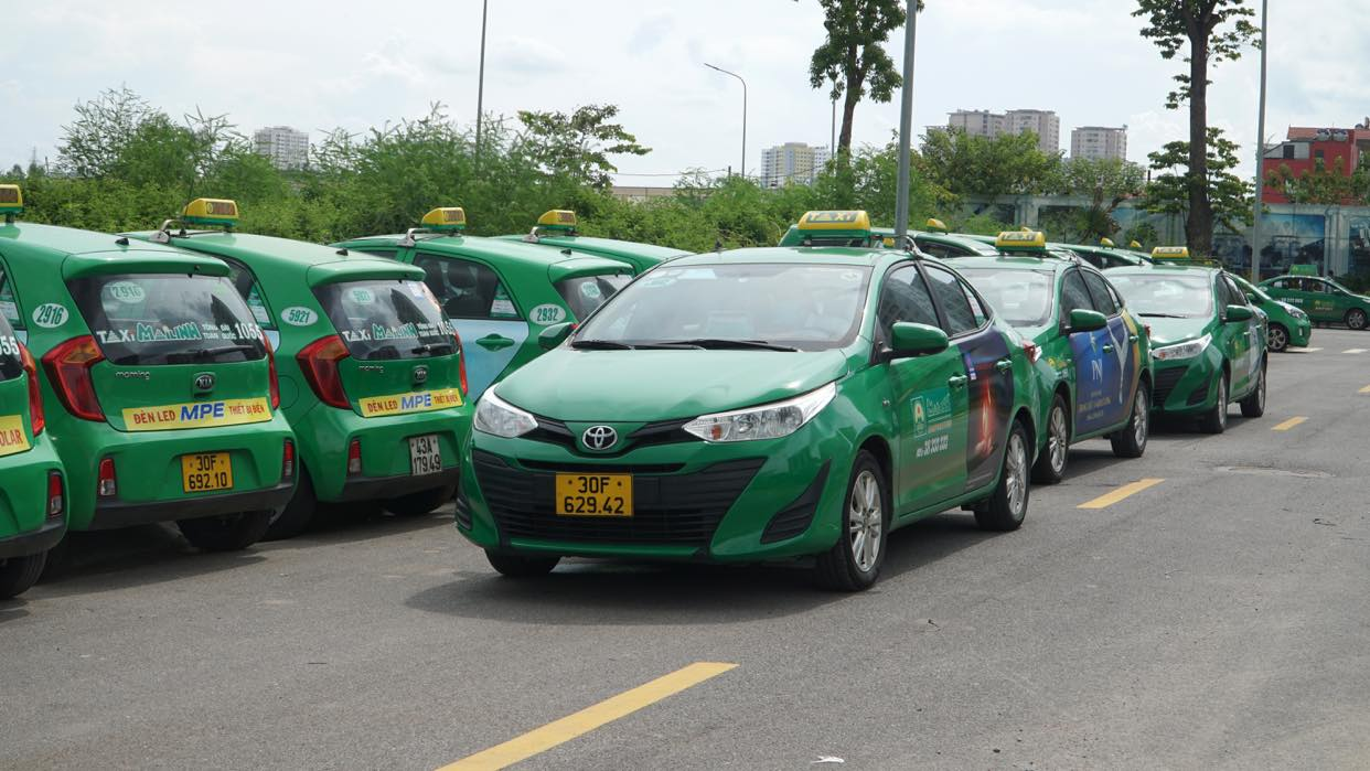 Du khách có thể dễ dàng gọi xe và di chuyển nhanh chóng đến resort bằng taxi