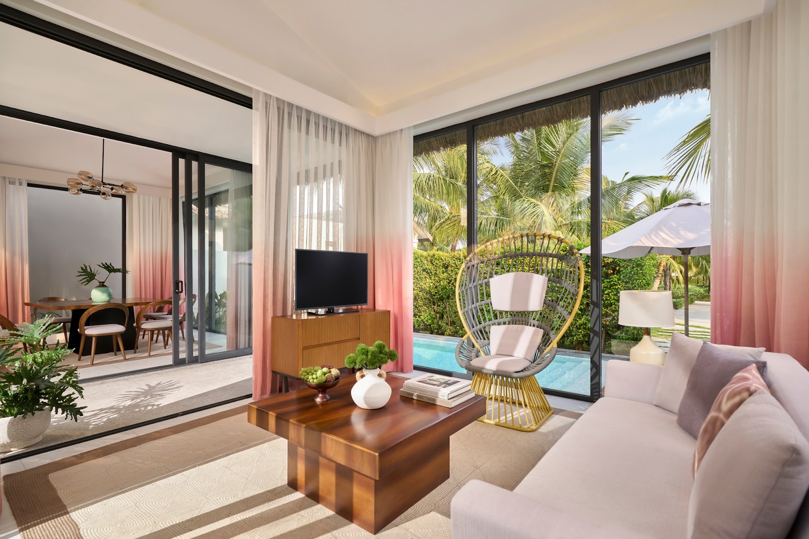 Nội thất hiện đại, sang trọng của Deluxe Pool Villa