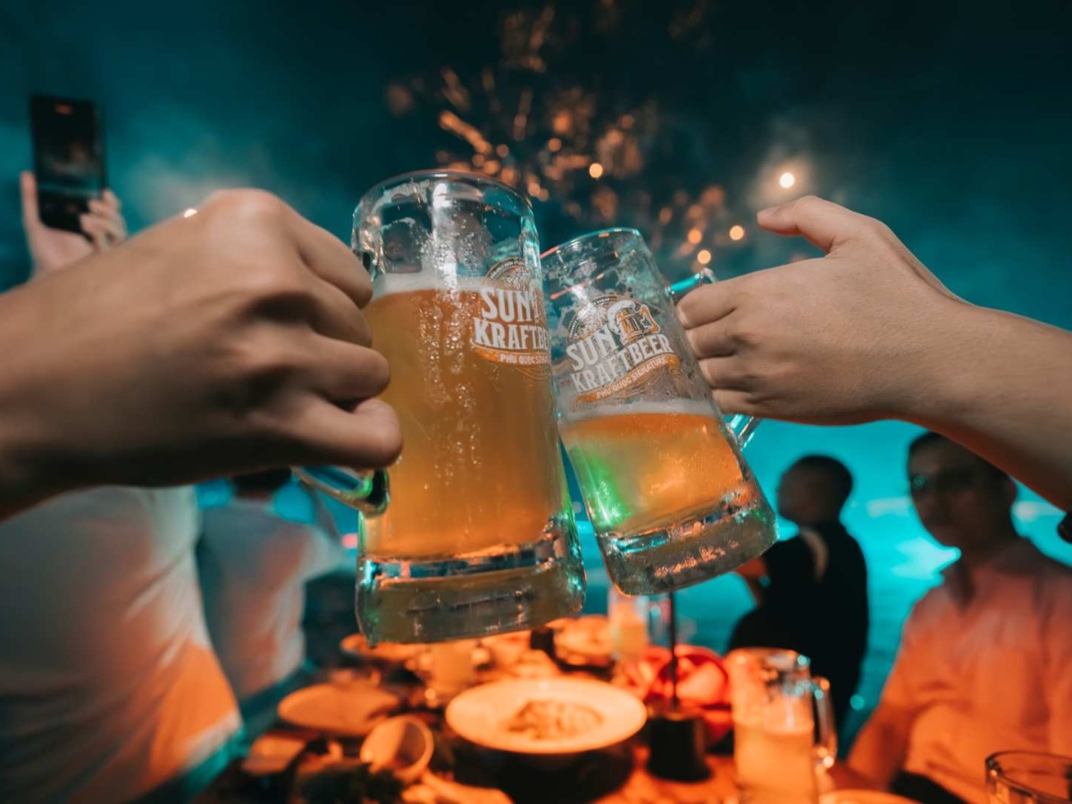 Thưởng thức bia thủ công chuẩn vị Đức