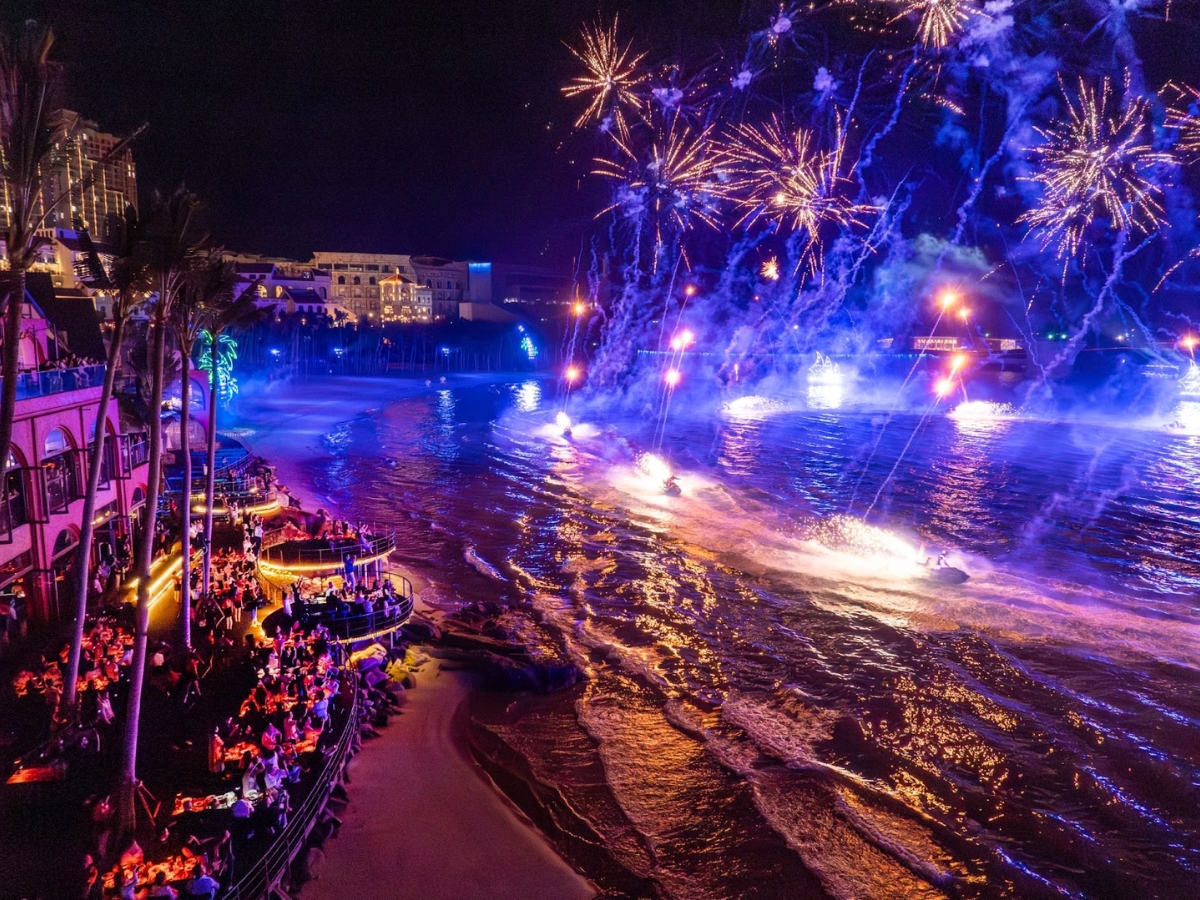 Du khách có thể thưởng thức trọn vẹn show Bản giao hưởng đại dương từ Sun Bavaria GastroPub