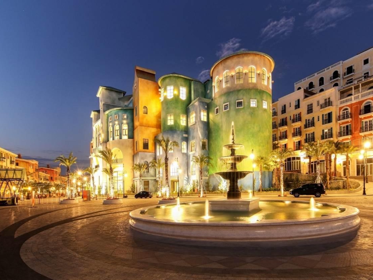 Sun Signature Gallery tọa lạc trên đường Amalfi, gần tháp đồng hồ Venice