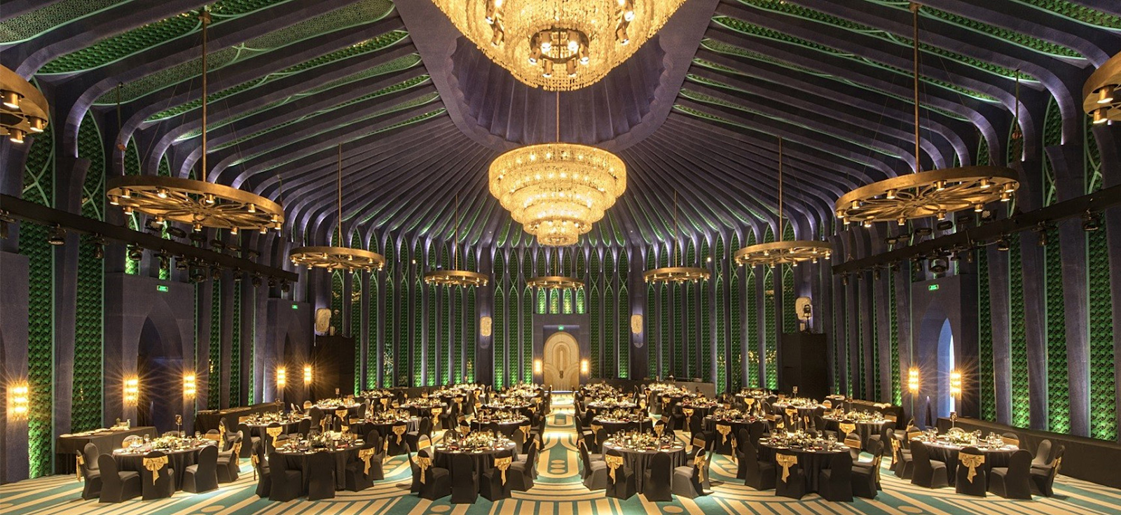 Ballroom với không gian rộng lớn, sang trọng, là địa điểm tổ chức sự kiện lý tưởng