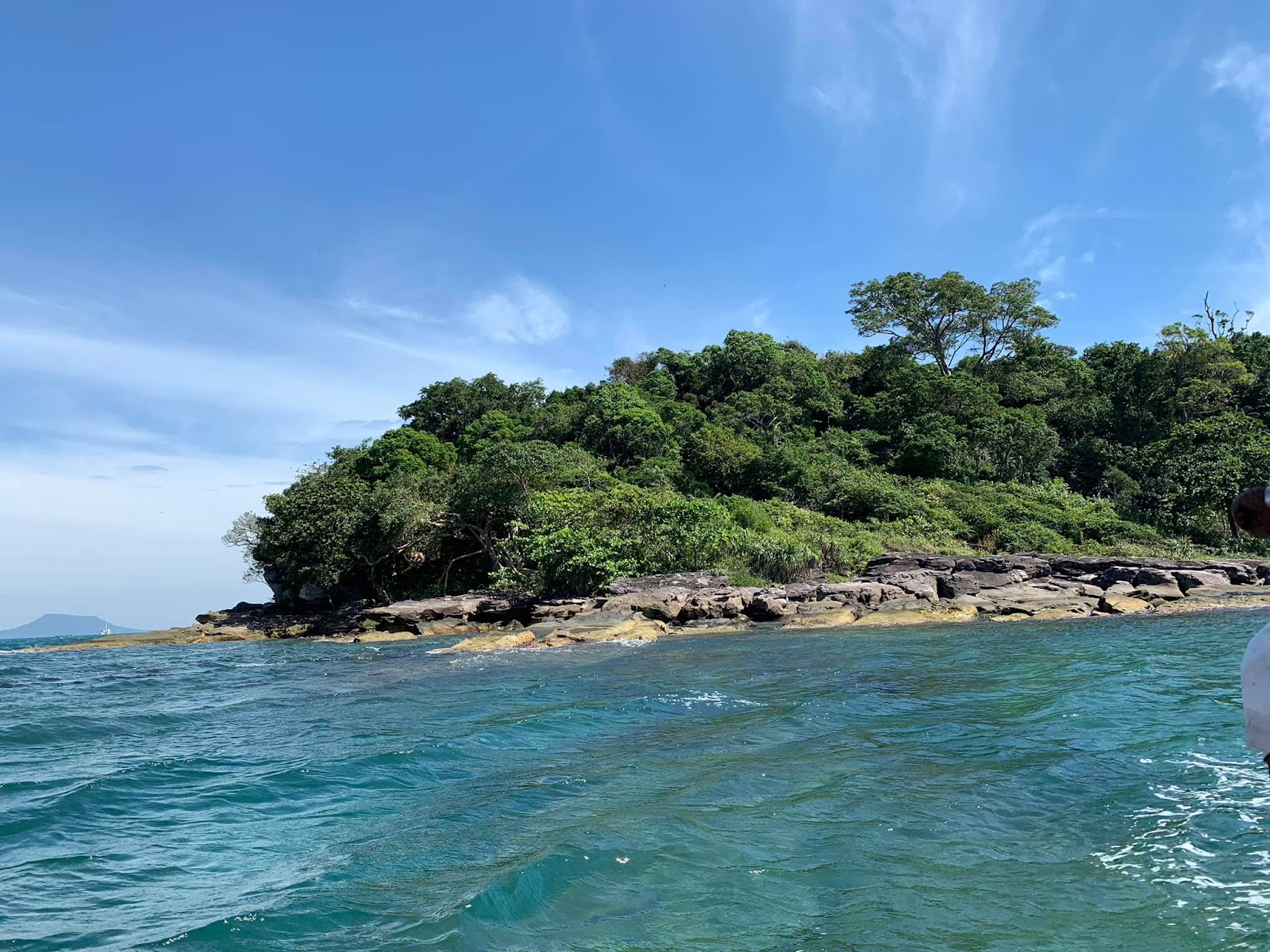 Mũi Gành Dầu thu hút du khách với vẻ đẹp hoang sơ, yên bình