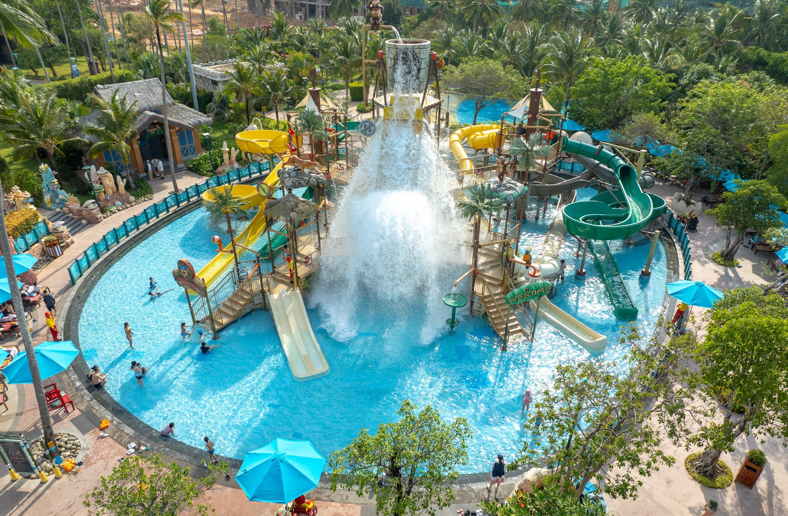 Không gian xanh mắt và những trò chơi dưới nước đầy sảng khoái tại công viên nước Aquatopia