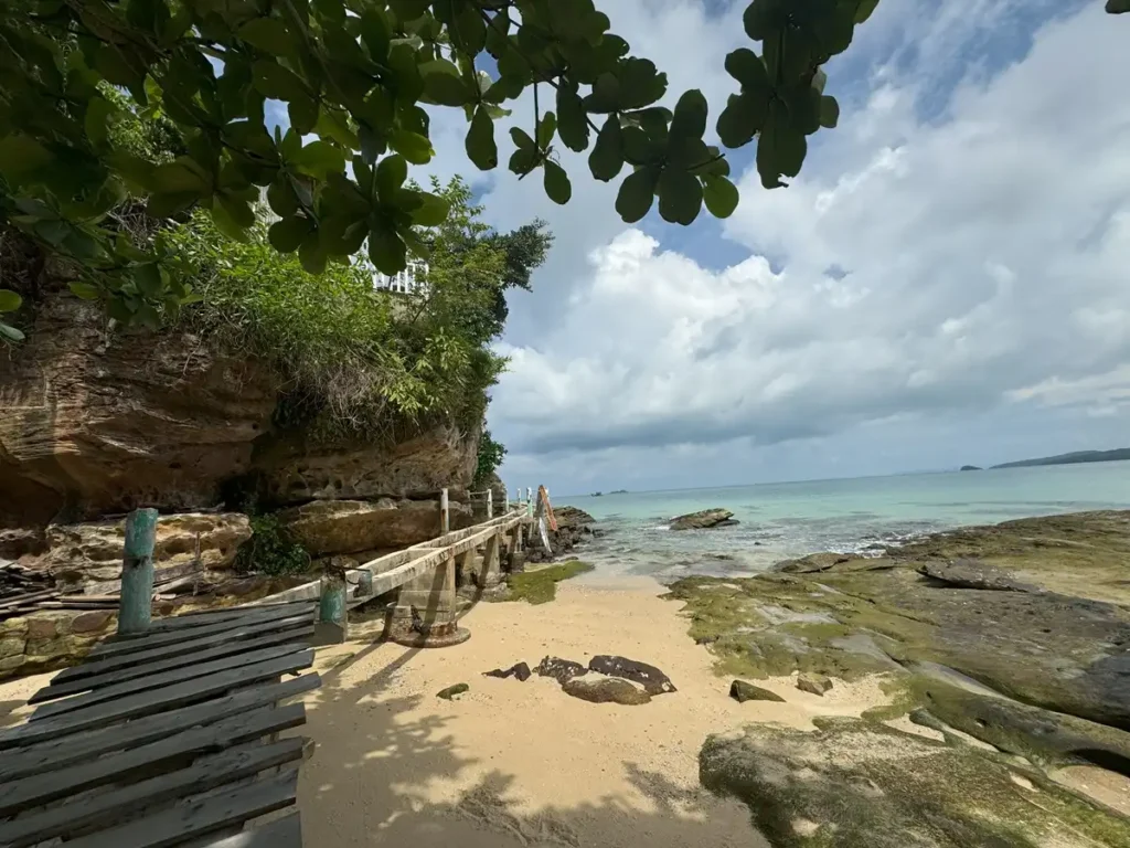 Vẻ đẹp nguyên sơ và yên bình tại Gành Dầu