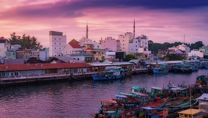 Làng chài Hàm Ninh mang vẻ đẹp yên bình