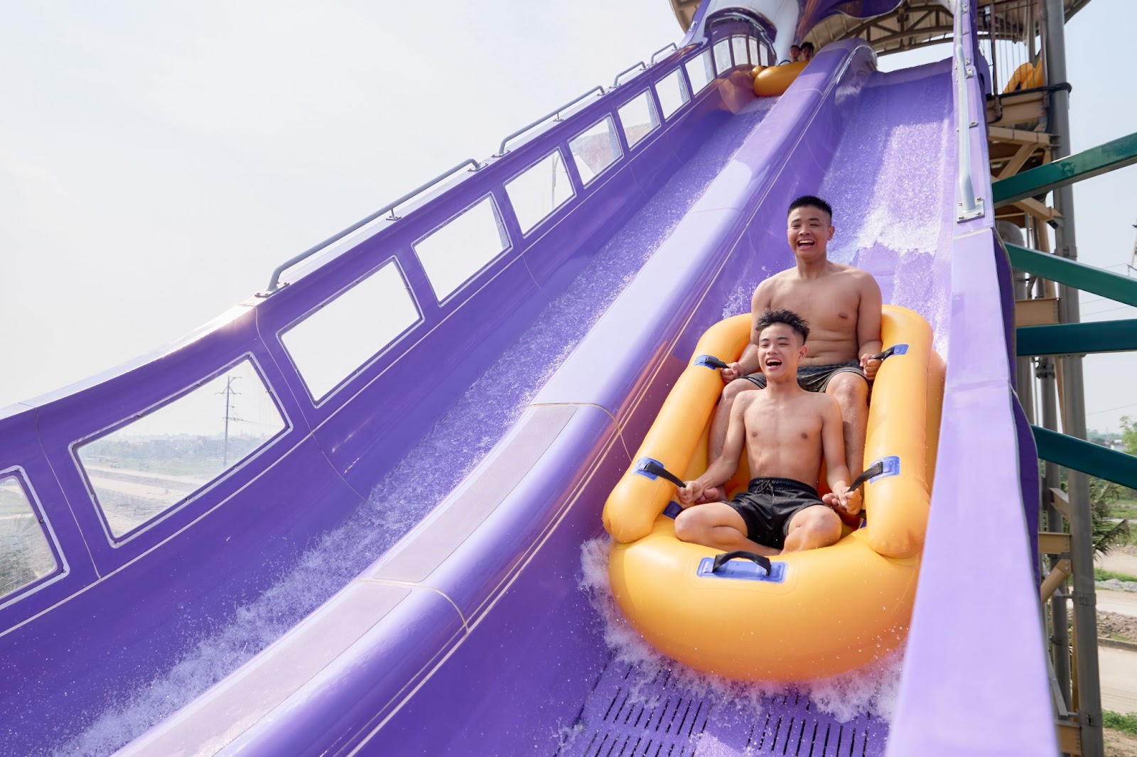 “Song làn siêu tốc” sẽ mang đến cho du khách cuộc đua đầy cảm xúc.