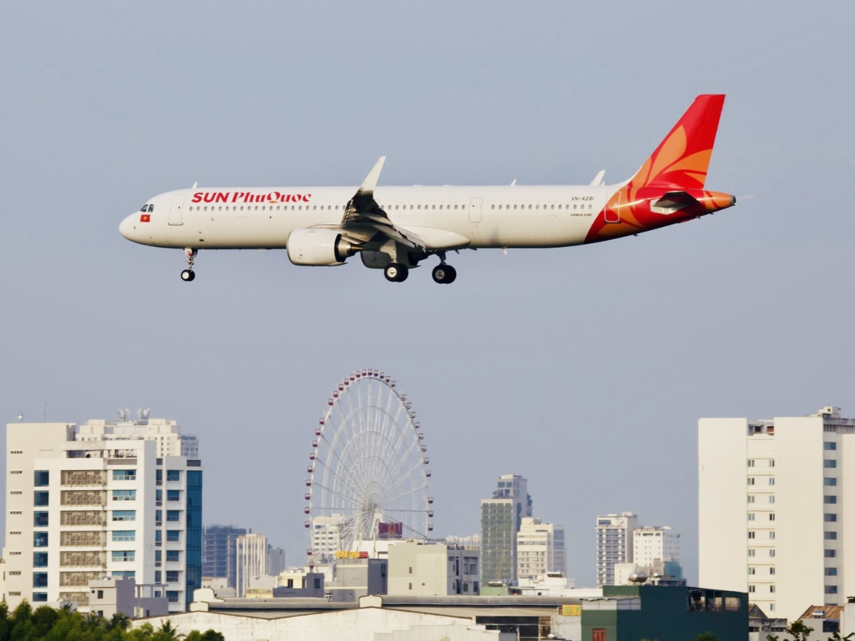 Theo dõi khuyến mãi từ các hãng và nền tảng đặt vé uy tín