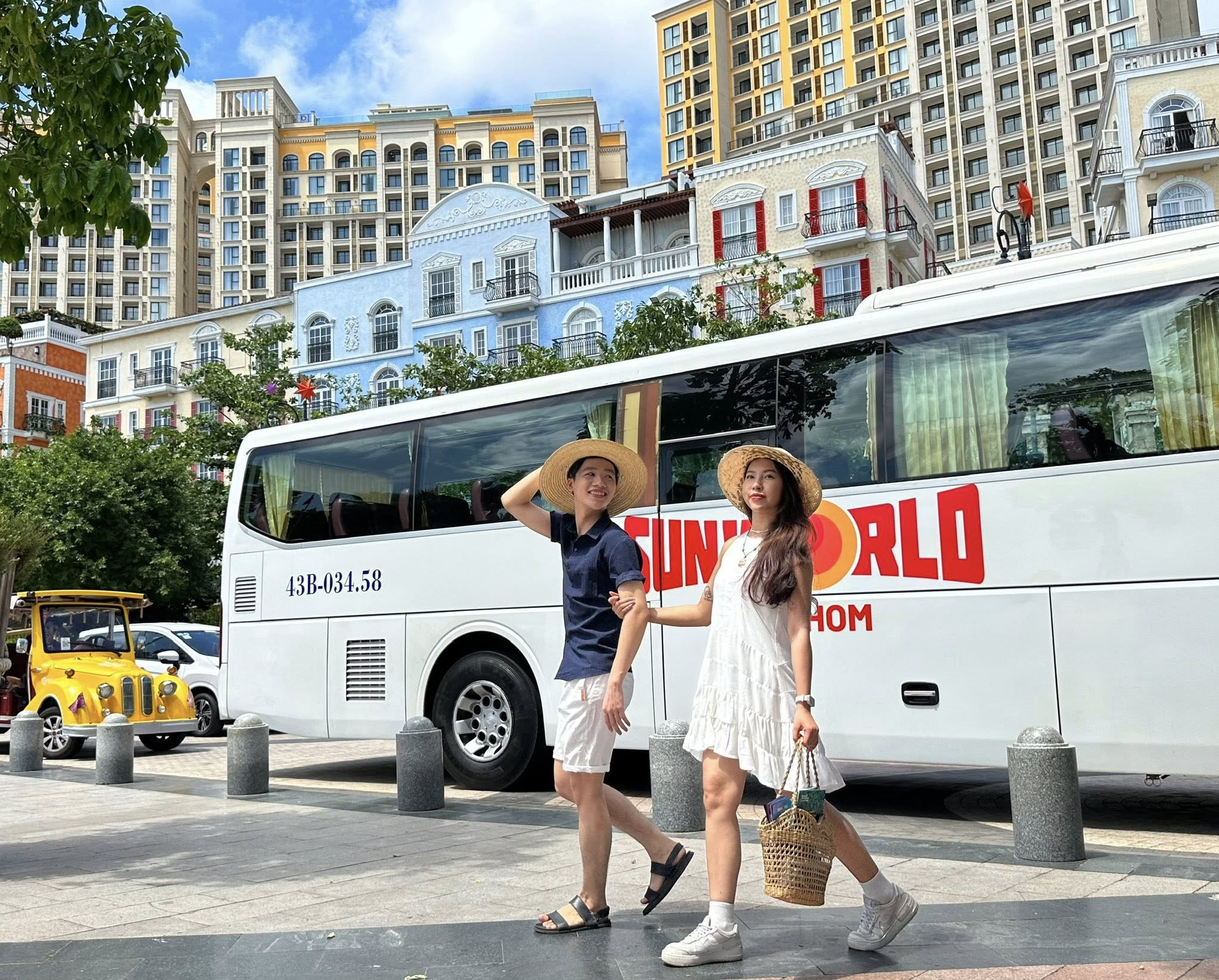 Xe bus miễn phí của Sun World Hon Thom đưa du khách từ Thị trấn Hoàng Hôn tới chợ đêm Vui Phết 