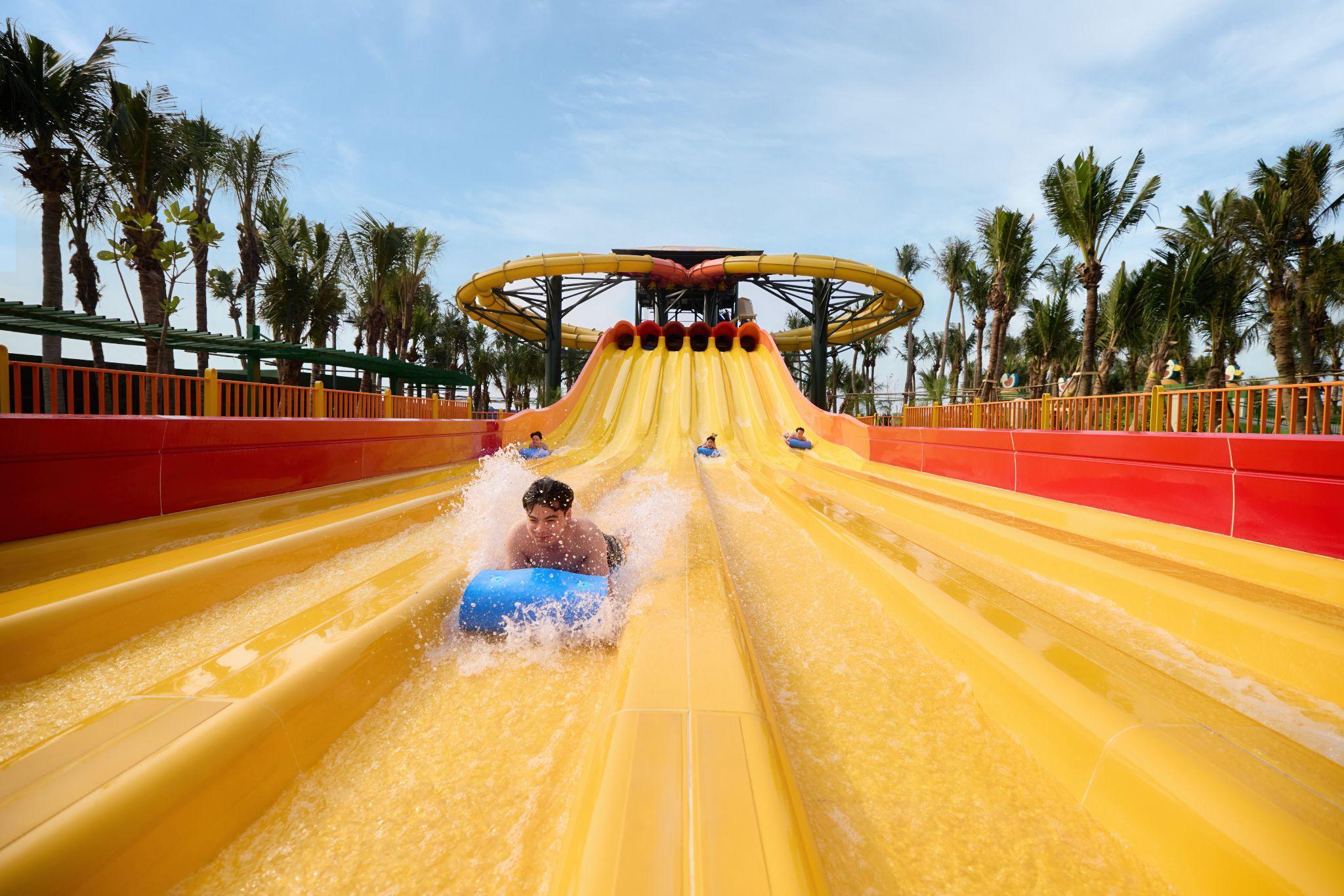 Hệ thống đường trượt đẳng cấp thu hút những tâm hồn ưa mạo hiểm.