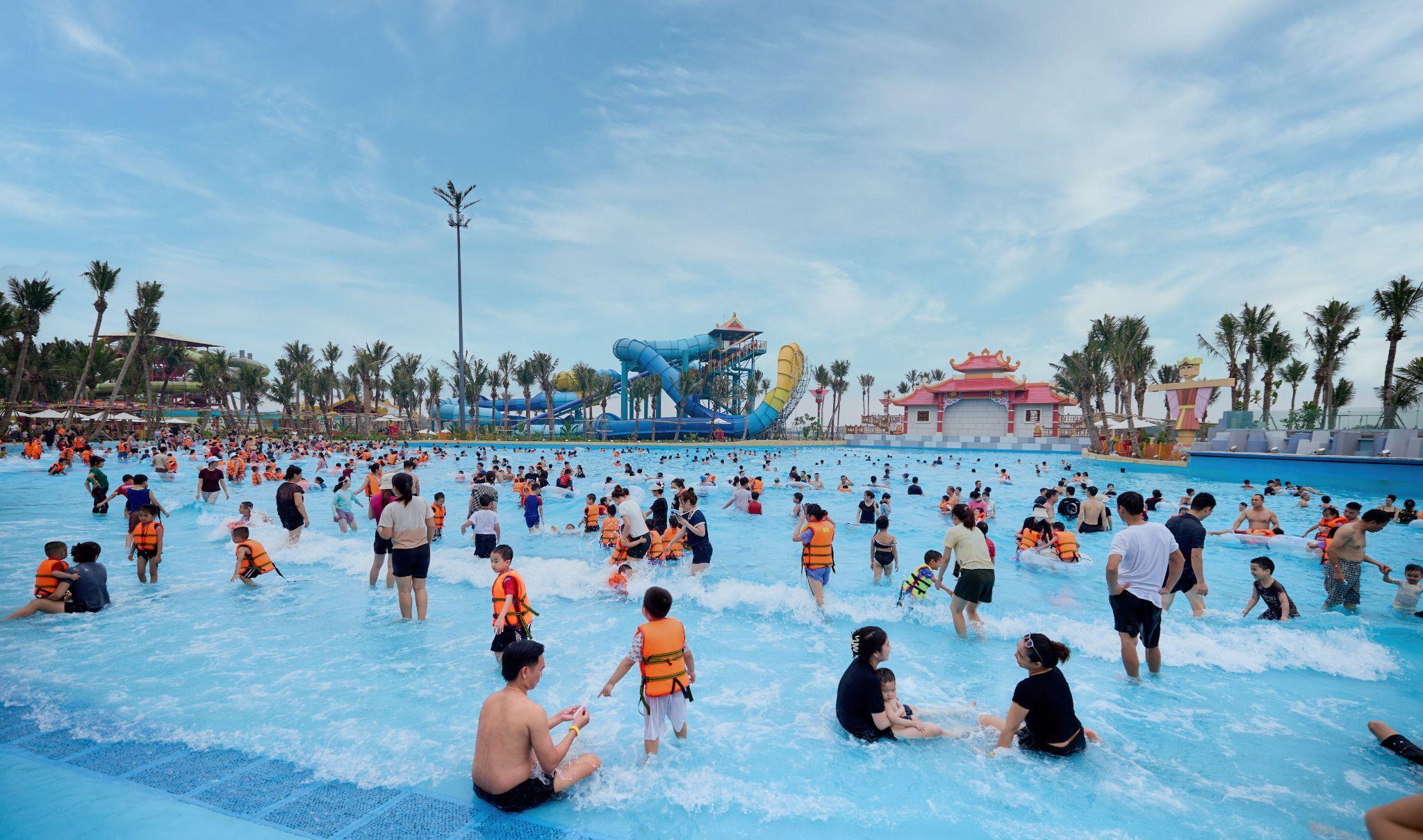 Vui đùa cùng sóng nước bên không gian kiến trúc Thủy Đình độc đáo tại "Vịnh Thần Sóng".