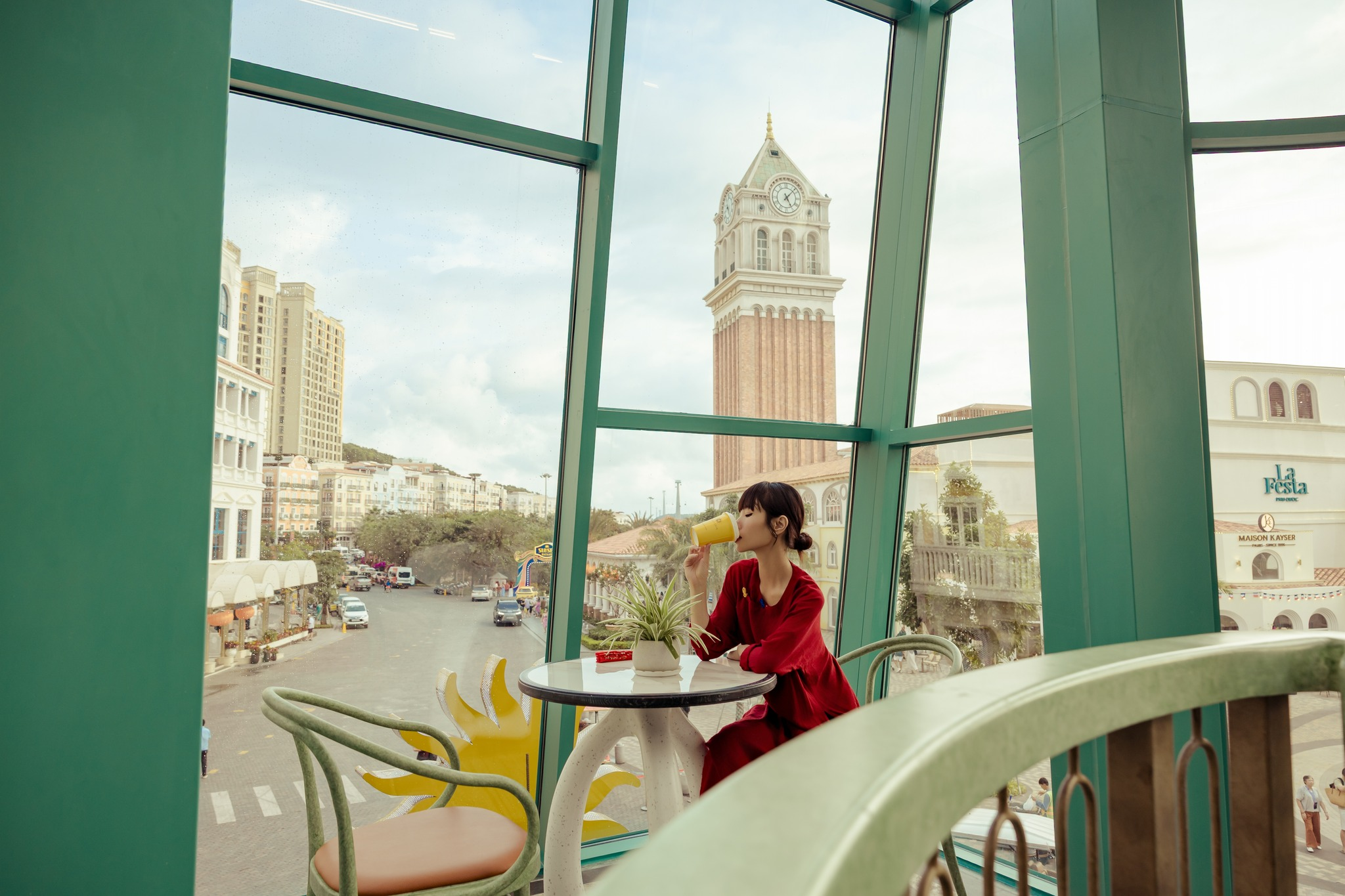 Không gian tại Apollo cafe vào buổi sáng