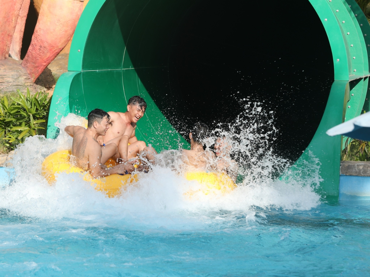 Buổi sáng, du khách nên ưu tiên các trò chơi hot, thu hút đông người chơi trước