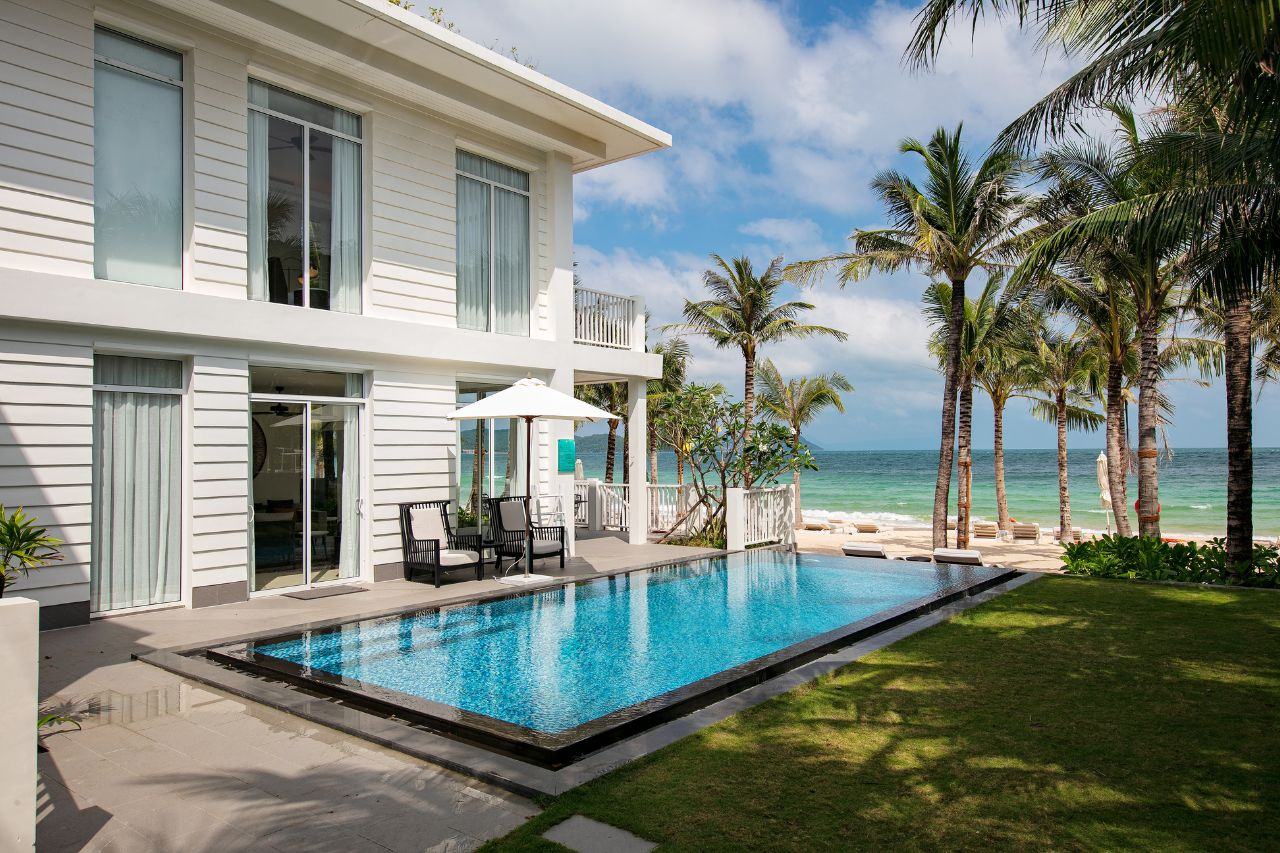 Biệt thự tại Premier Village Phu Quoc Resort sở hữu hồ bơi riêng giữa khu vườn xanh mát