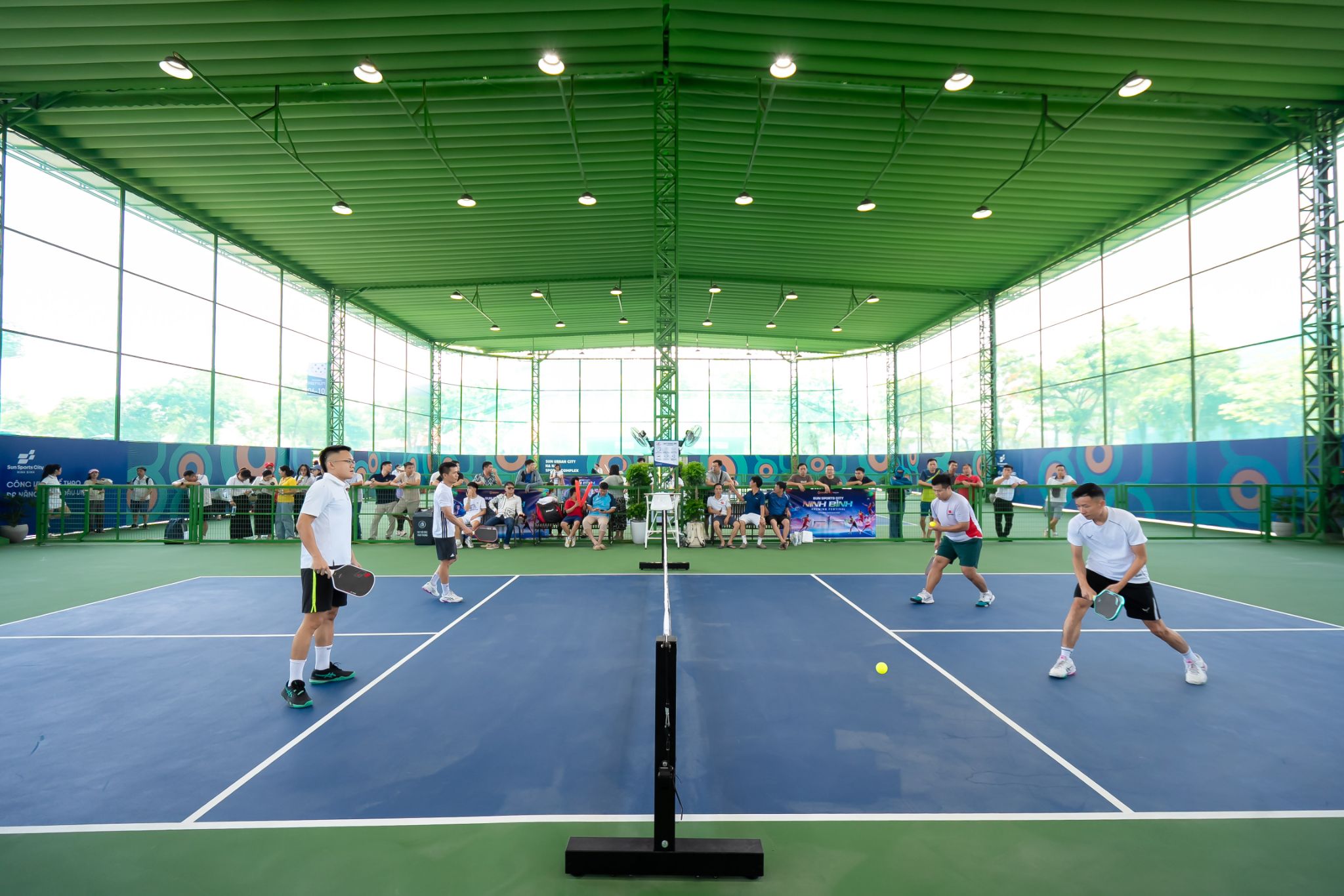 Sun Sports City Ninh Binh là công viên thể thao đa năng quy mô 22ha với hệ thống 58 sân tập thuộc 7 bộ môn khác nhau.