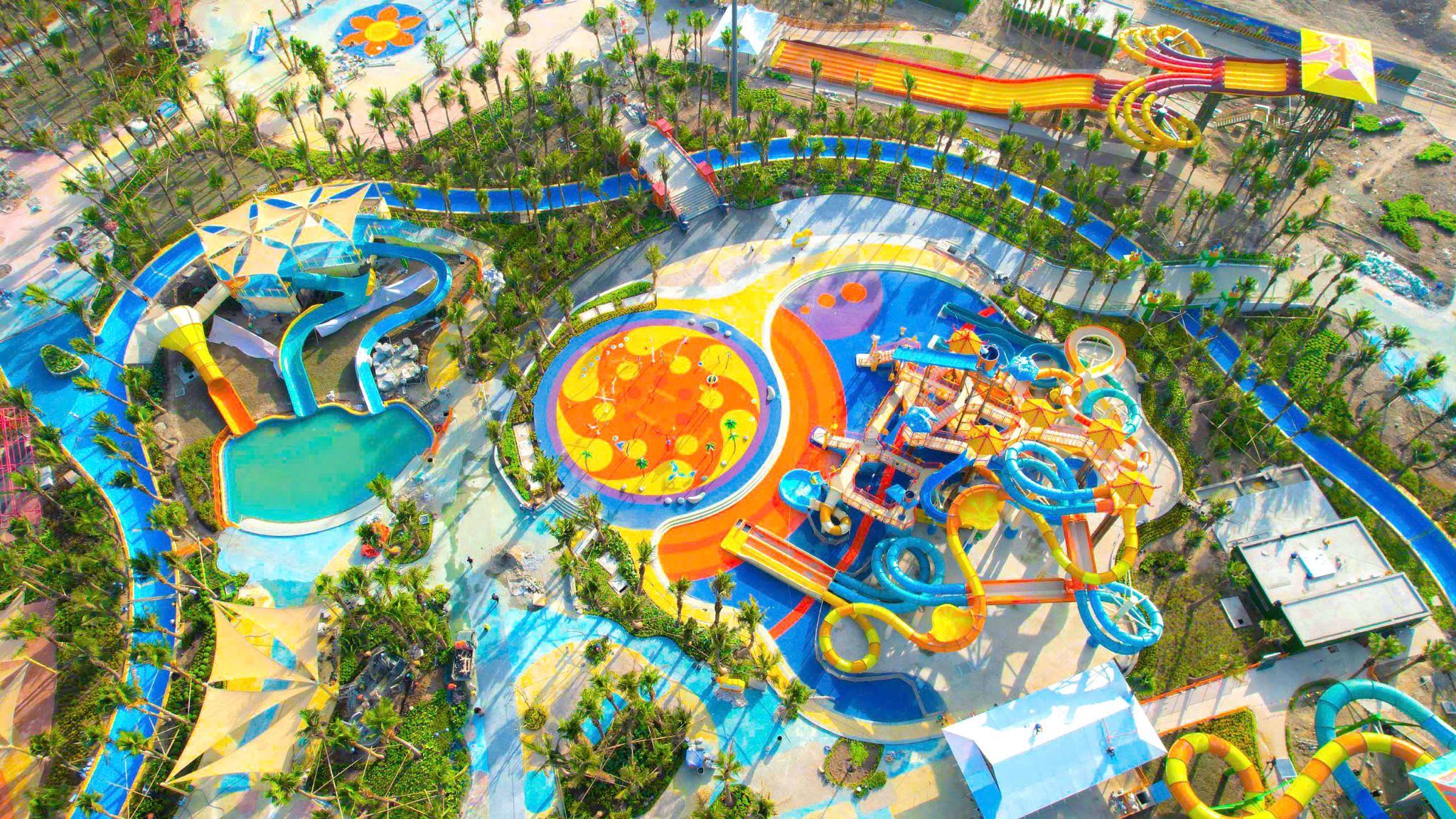 Sun World Ha Nam rộng hơn 19ha mang đến hơn 40 trò chơi và đường trượt hiện đại.