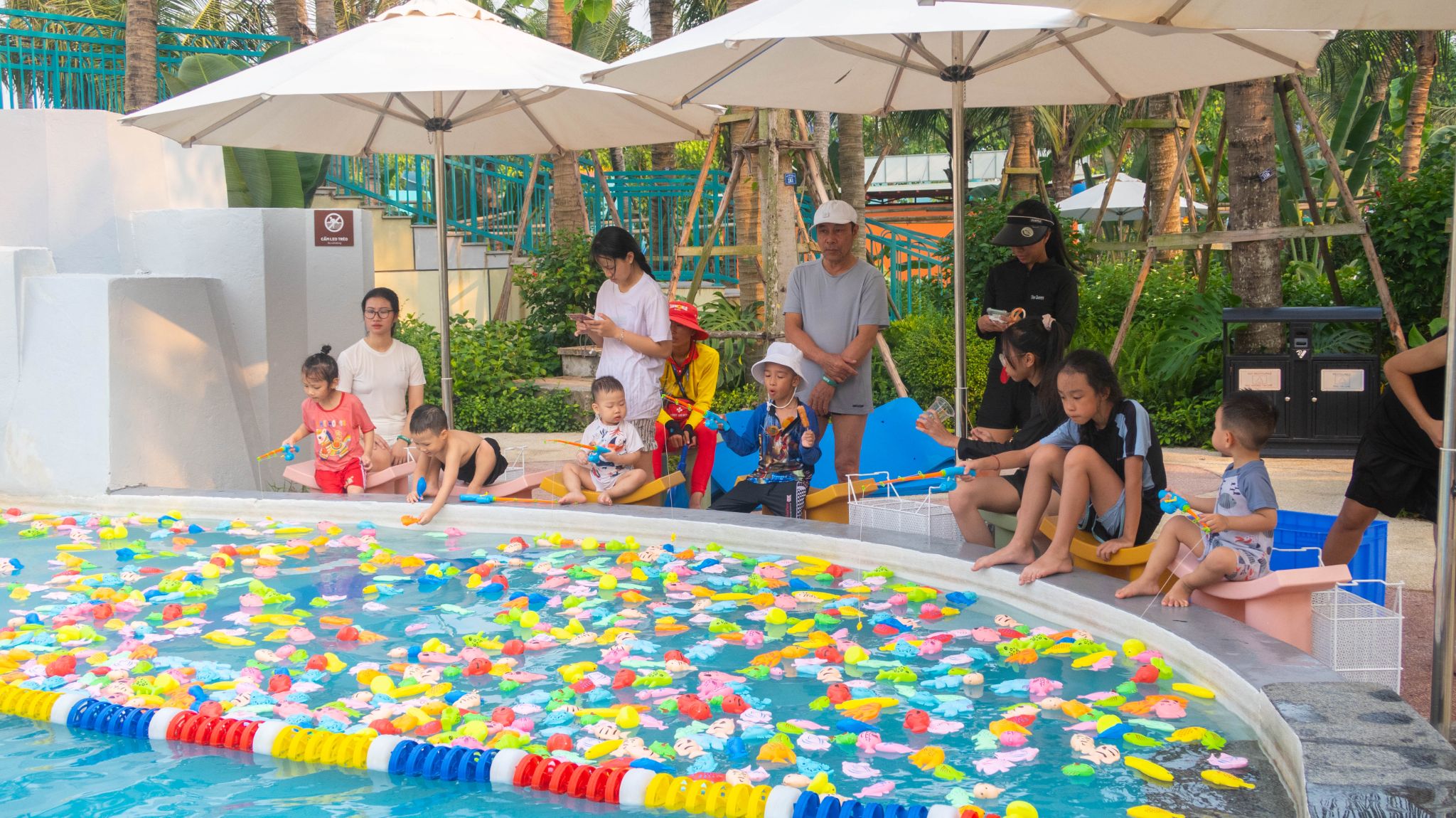 “Khối nghỉ hè" tha hồ trải nghiệm với loạt hoạt động đa dạng, kết hợp giữa vận động, sáng tạo, giải trí và rèn luyện kỹ năng sống cho cả gia đình trong hè này.
