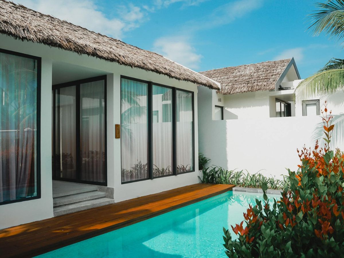 Mỗi villa sở hữu hồ bơi riêng, tạo nên sự riêng tư và đẳng cấp nghỉ dưỡng