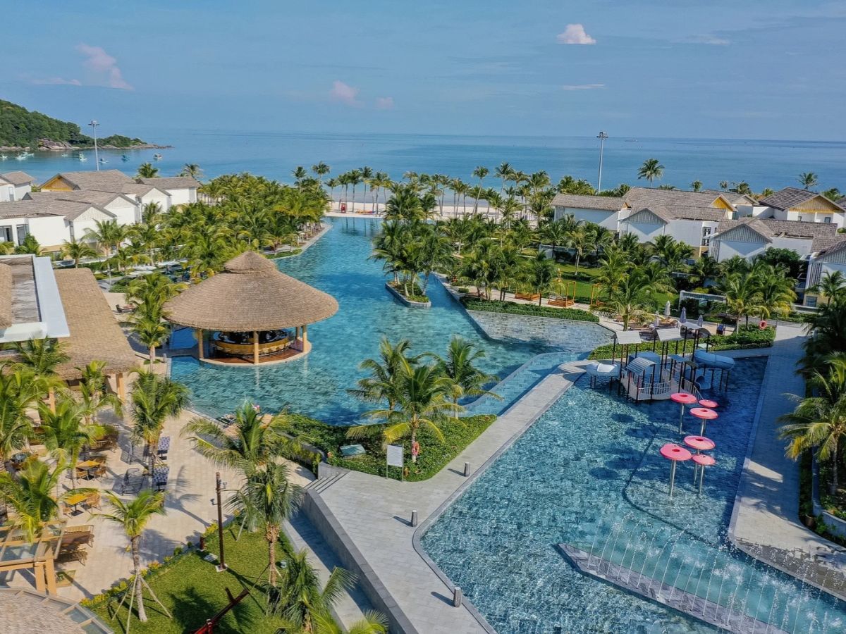 Thiết kế hài hòa giữa sang trọng hiện đại và vẻ đẹp tự nhiên của biển đảo