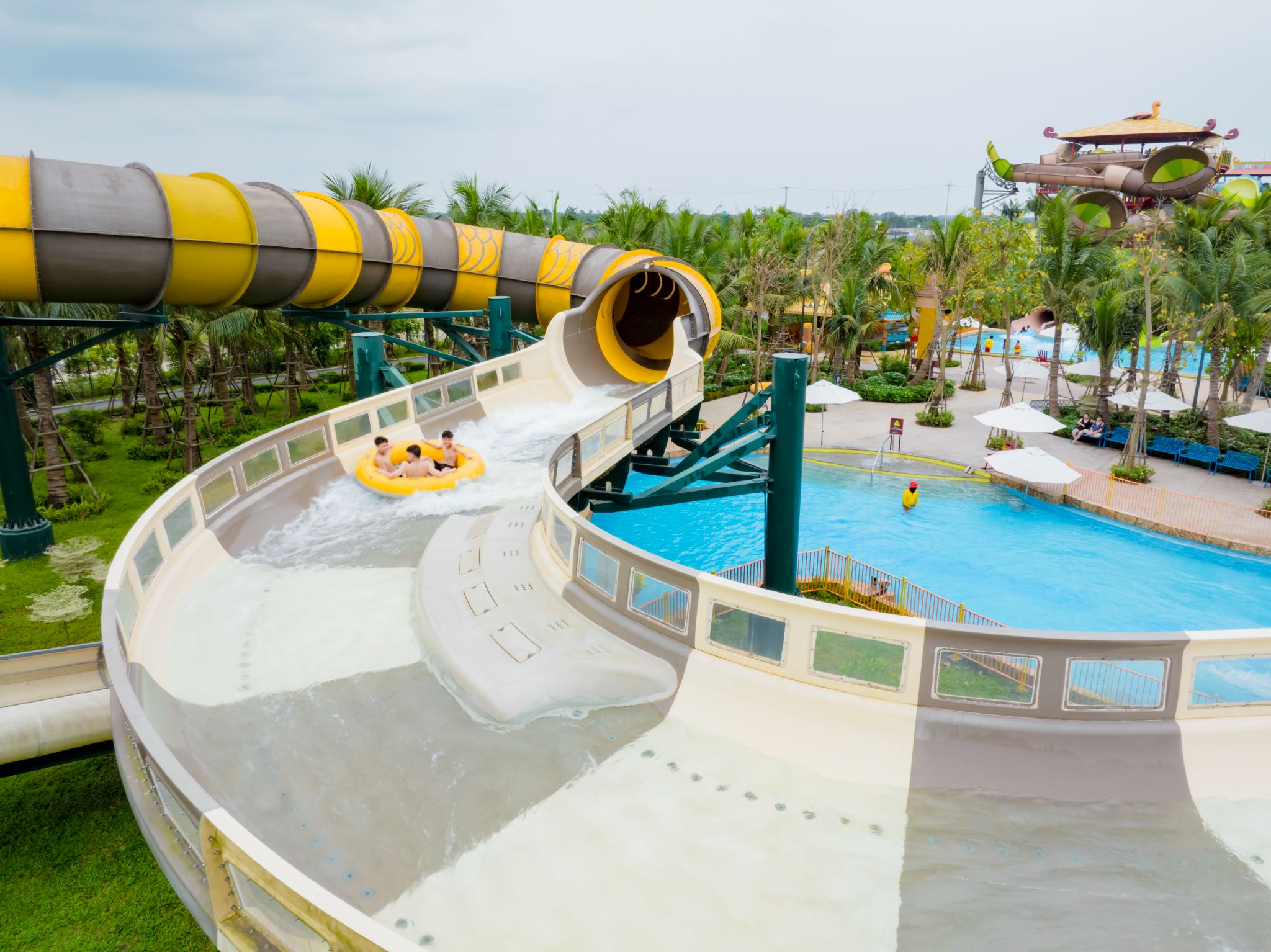 Sun World Ha Nam sở hữu 40 đường trượt đa dạng và 14 tổ hợp trò chơi hấp dẫn.