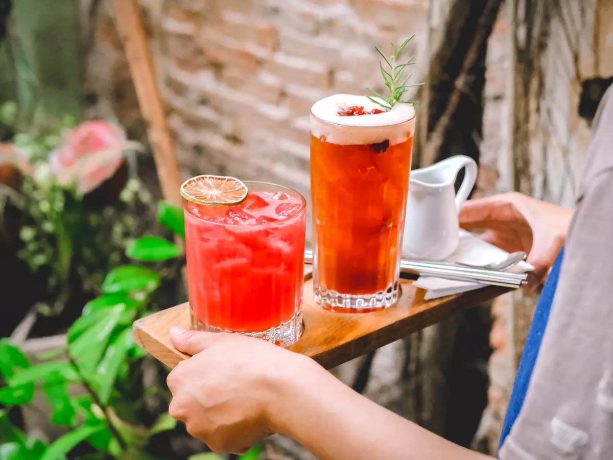 Thưởng thức một ly đồ uống “đúng gu” giúp du khách giải nhiệt và xua tan sự mệt mỏi. (Nguồn: Sưu tầm)