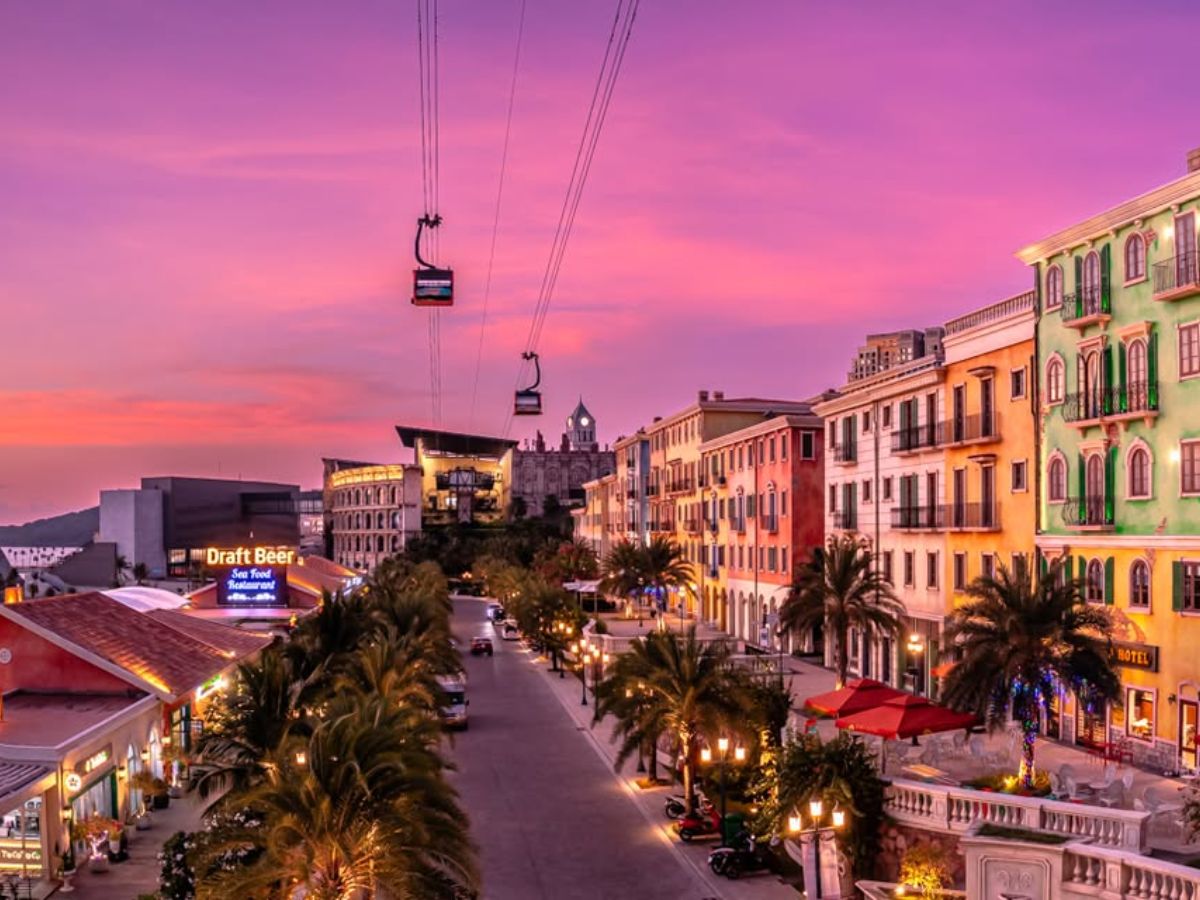 Rome Hotel Phu Quoc rực rỡ bên biển, hòa mình vào sắc màu hoàng hôn lãng mạn. (Nguồn: Sưu tầm)