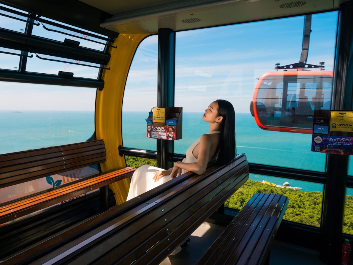 Bức hình check-in cực kỳ sang chảnh trên cabin cáp treo Hòn Thơm. (Nguồn: Sưu tầm)