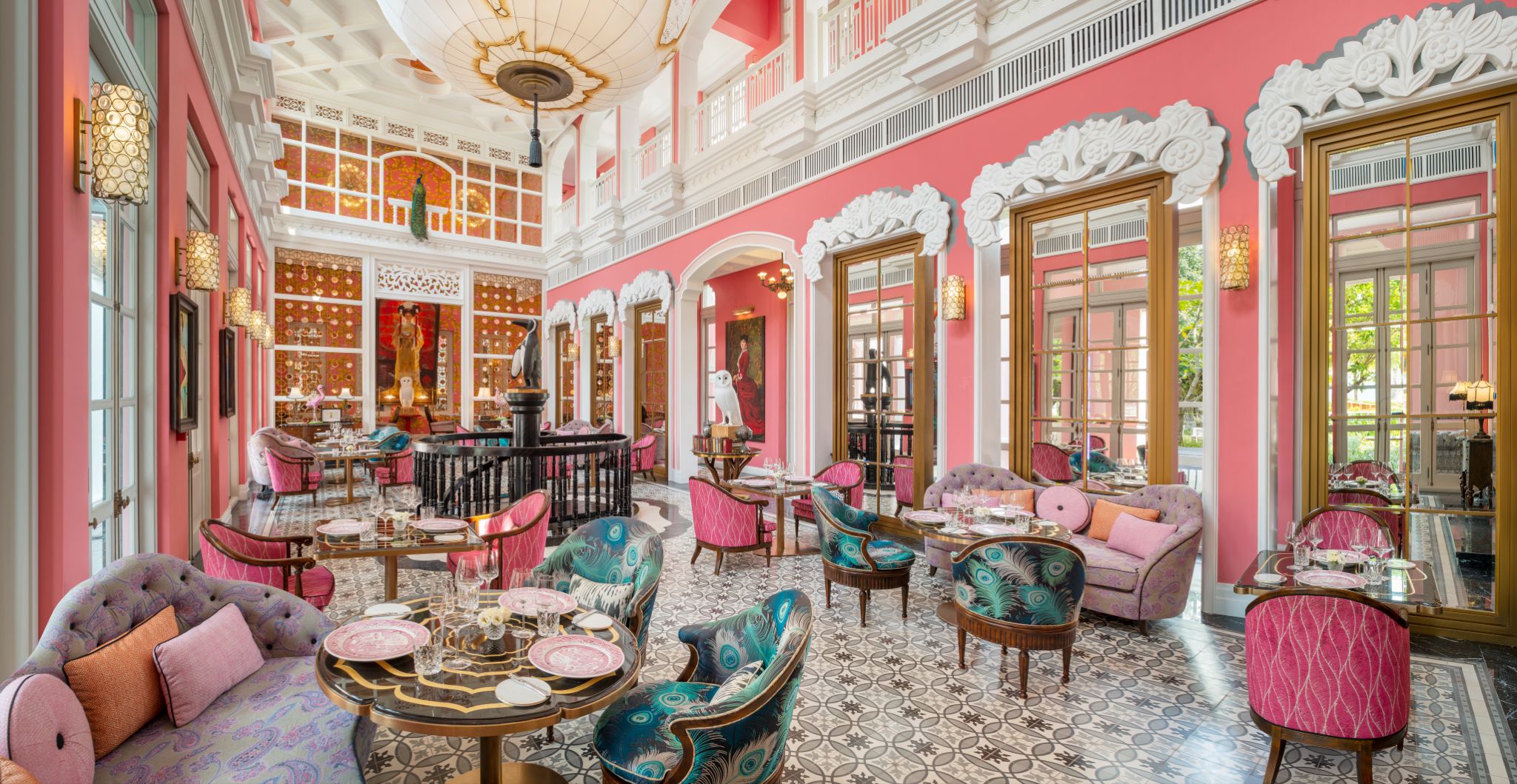 Nhà hàng Pink Pearl by Oliber E. gây ấn tượng với sắc hồng đặc trưng và thiết kế giàu tính nghệ thuật