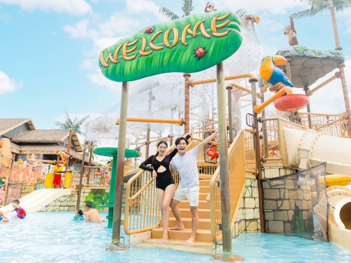 Thỏa thích vui chơi tại công viên nước Aquatopia.