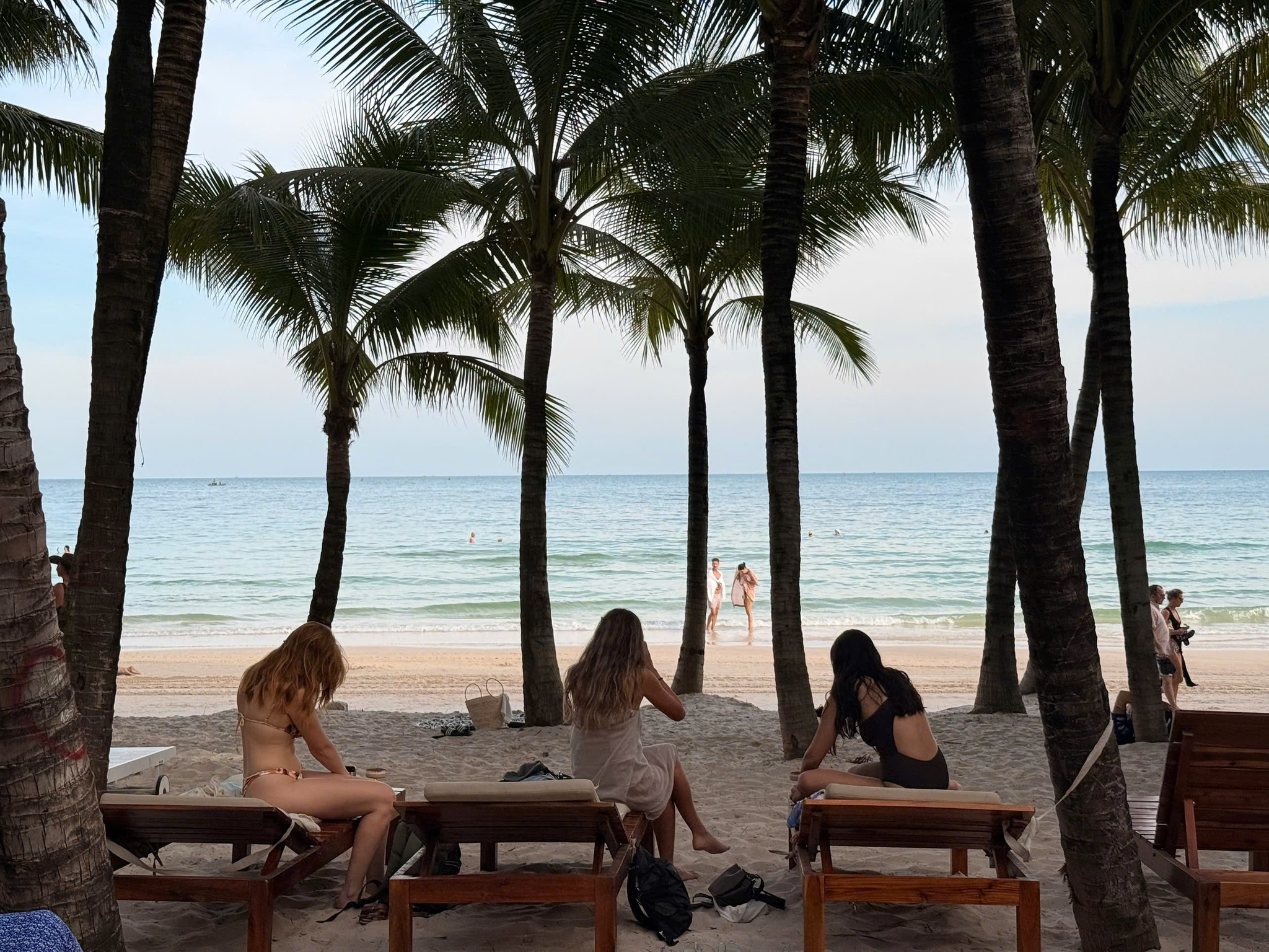 Du khách có thể lịch Phú Quốc vào tháng 8 với chi phí ưu đãi hơn mùa cao điểm.