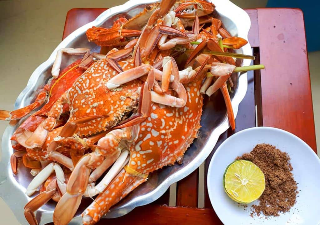 Ghẹ Hàm Ninh là đặc sản nổi tiếng của đảo Ngọc.