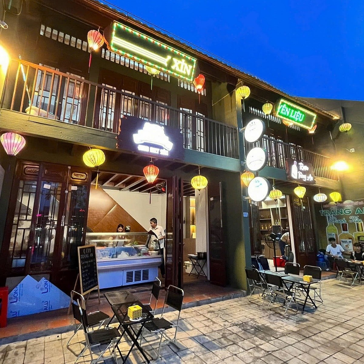Không gian phía trước quán Cơm Tràng An - Heo say xỉn. (Nguồn: Sưu tầm)