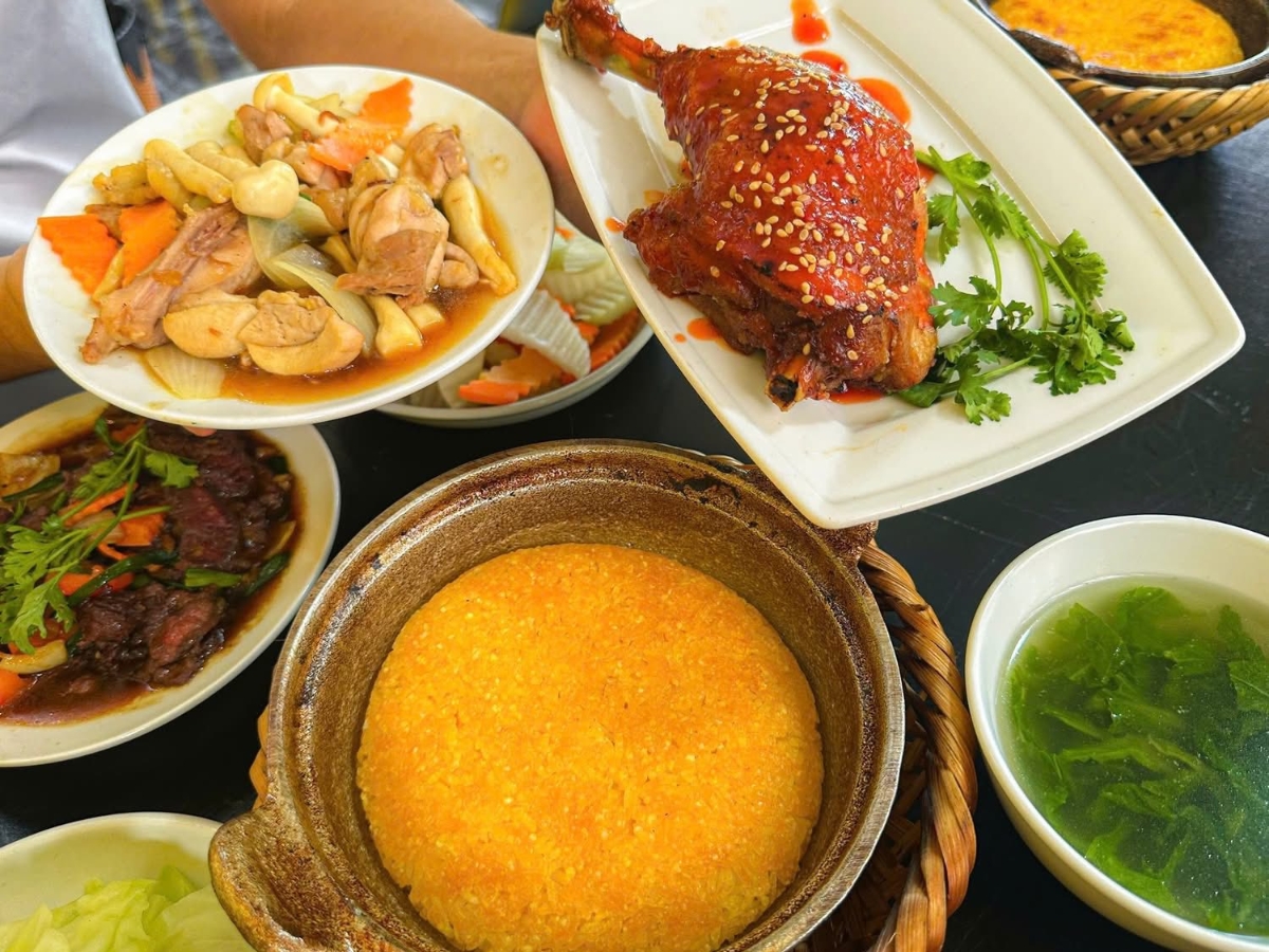 Những món ăn thơm ngon, hấp dẫn được phục vụ tại quán Cơm Đốt 68. (Nguồn: Sưu tầm)