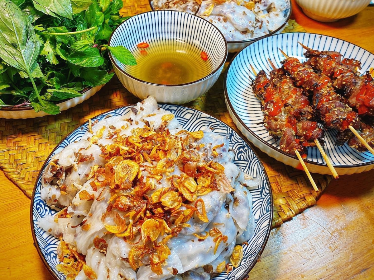 Hoa Châm là địa chỉ thưởng thức bánh cuốn thịt nướng nổi tiếng tại Ninh Bình. (Nguồn: Sưu tầm)