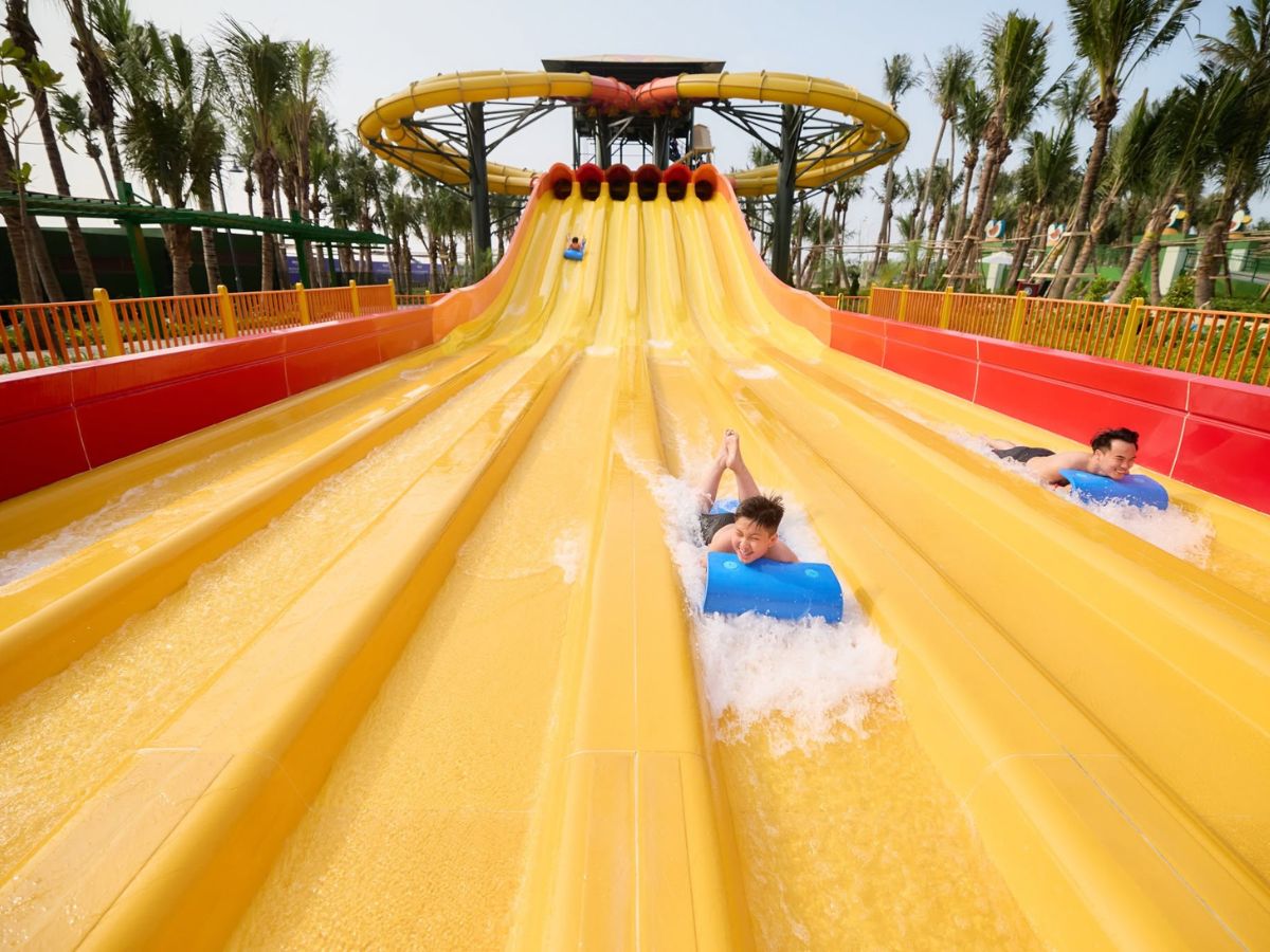 Khúc cua phượng hoàng là một đường trượt nước cảm giác mạnh nổi bật tại Sun World Ha Nam. (Nguồn: Sưu tầm)
