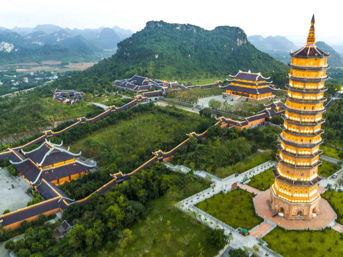 Quần thể chùa Bái Đính ở Ninh Bình nổi tiếng với kiến trúc hoành tráng và nhiều kỷ lục châu Á. (Nguồn: Sưu tầm)