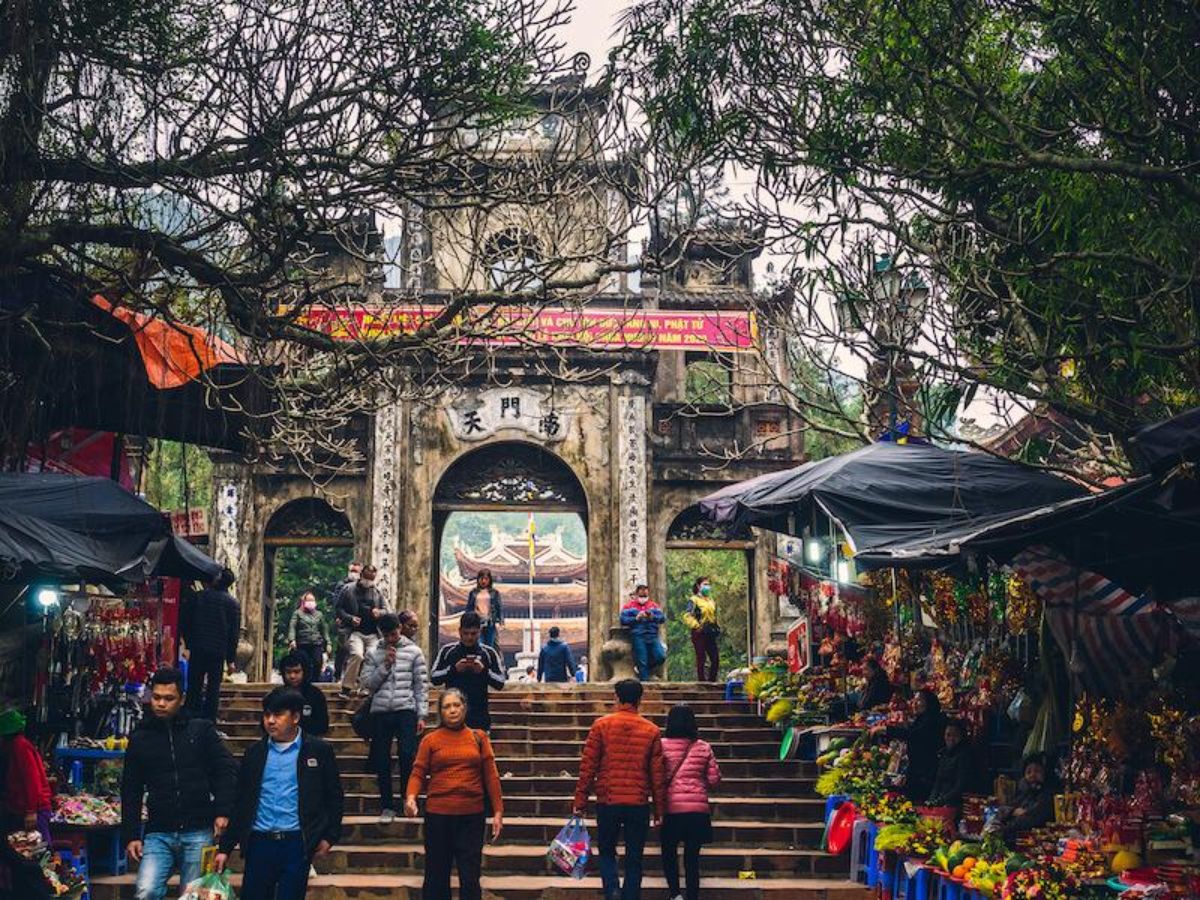 Đầu xuân, các điểm đến tâm linh ở Ninh Bình trở nên nhộn nhịp, thu hút du khách du xuân và cầu bình an. (Nguồn: Sưu tầm)