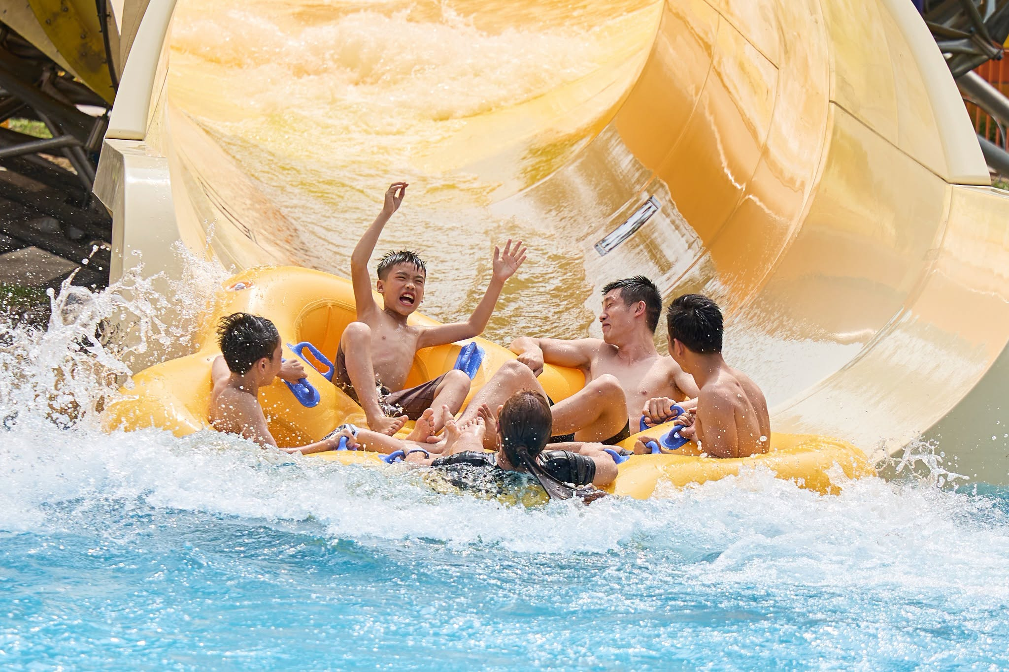 Du khách có thể liên hệ hotline Sun World Ha Nam để nhận hỗ trợ nhanh chóng khi cần trong thời gian vui chơi tại công viên. (Nguồn: Sưu tầm)