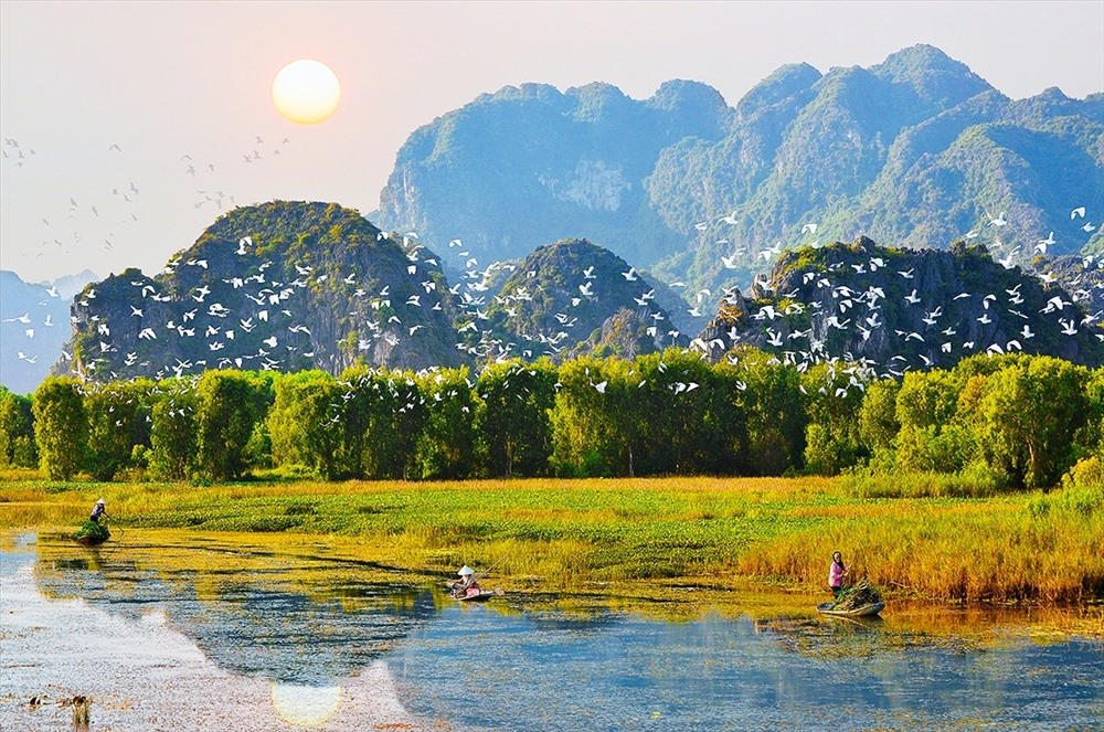 Vẻ đẹp choáng ngợp tựa tiên cảnh của đầm Vân Long. (Nguồn: Sưu tầm)