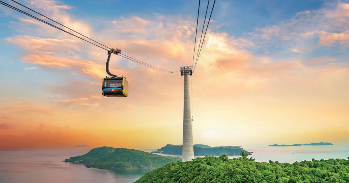 Di chuyển và ngắm cảnh từ trên cáp treo Hòn Thơm là trải nghiệm vô cùng đáng thử khi đến Phú Quốc. 