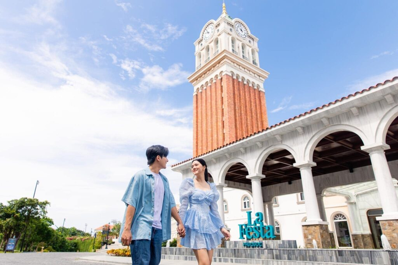 Bắt trọn khoảnh khắc cùng người thương với Tháp Đồng Hồ Phú Quốc