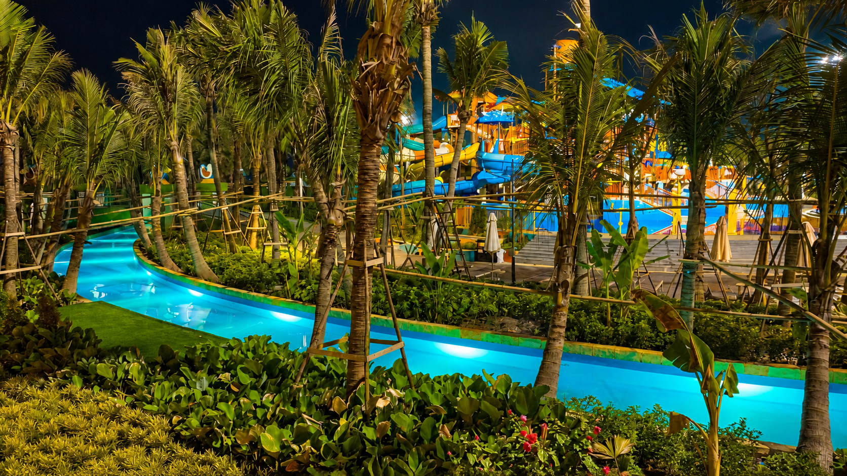 Sông lười Sun World Ha Nam lung linh về đêm. (Nguồn: Sưu tầm)