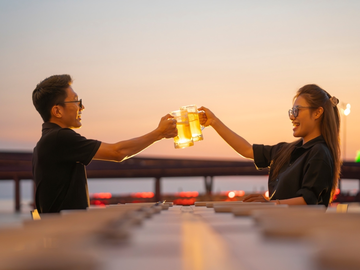 Trải nghiệm bia thủ công trong không gian ngập tràn sắc hoàng hôn