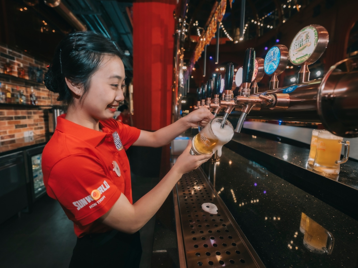 Sun KraftBeer được sản xuất tại Phu Quoc Brew House và phục vụ tại Sun Bavaria GastroPub