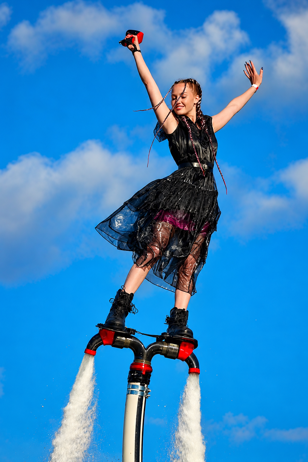 Ekaterina Poliakina, Quán quân Flyboard Hàn Quốc 2025 và ba lần vô địch Cúp quốc gia Nga sẽ gia nhập đội hình Symphony of the Sea mùa 3 tại Phú Quốc.