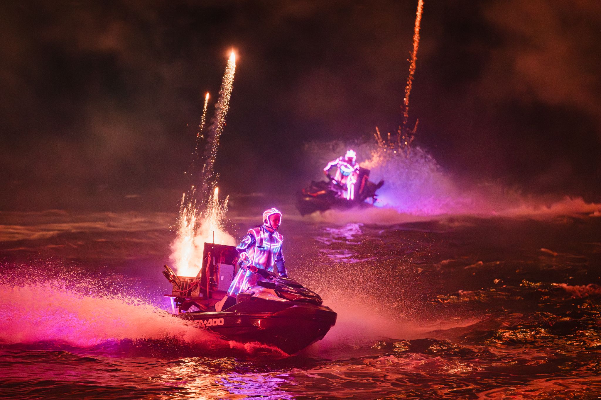 Đội hình Jetski mùa 3 được mở rộng lên 14 chiếc, tạo thêm không gian cho những màn rượt đuổi tốc độ cao và chuyển đội hình trên mặt biển.
