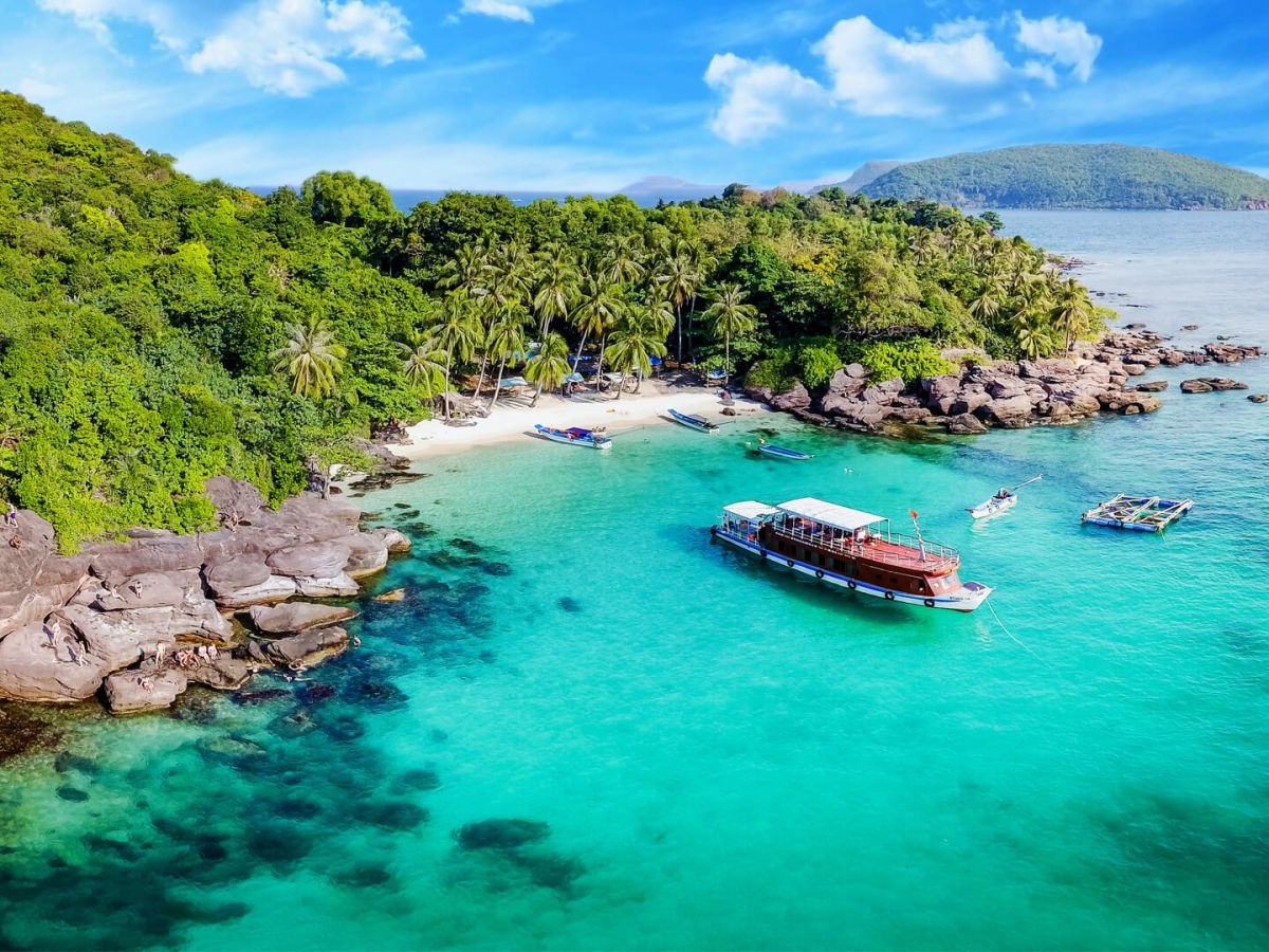 Hòn Móng Tay phù hợp với ai yêu thích sự yên tĩnh và thiên nhiên nguyên sơ.