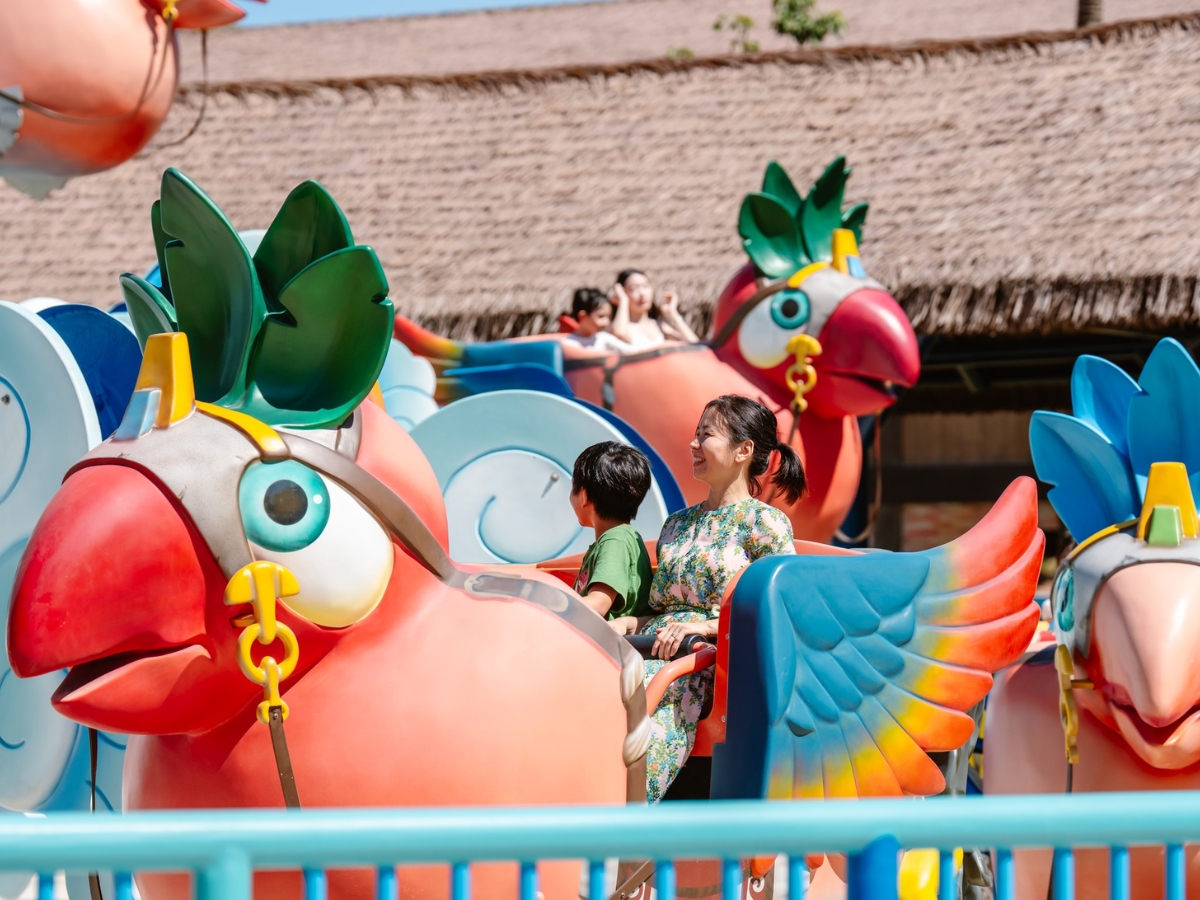 Sun World Hon Thom nổi bật với tổ hợp trò chơi giải trí hiện đại, thú vị.