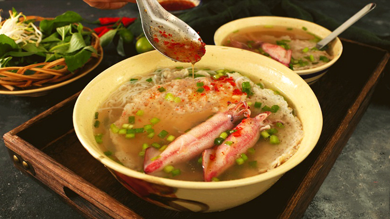 Một mẹo nhỏ để ăn bún quậy trở nên thăng hoa chính là công đoạn pha nước chấm thần thánh.